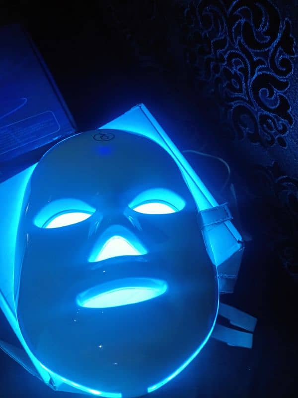 LED mask and high frequency electrodes 8