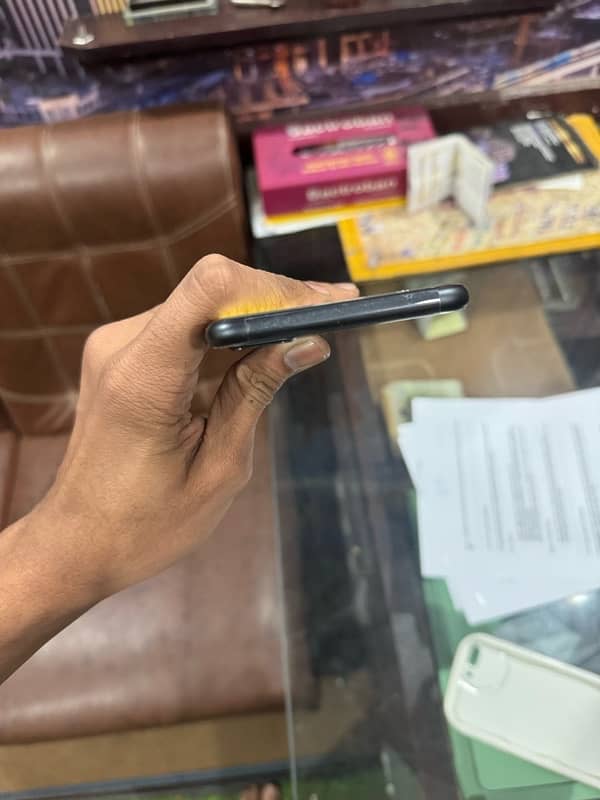 Iphone 8 plus 256gb Pta approved 4