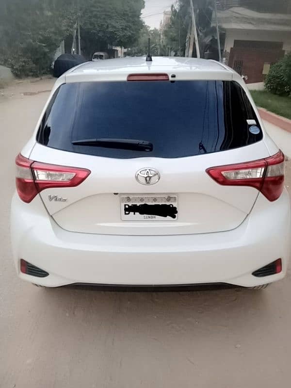 TOYOTA VITZ PEARL WHITE TOP OF THE LINE 1