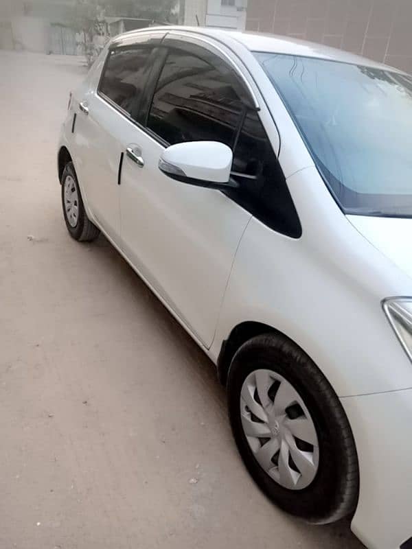 TOYOTA VITZ PEARL WHITE TOP OF THE LINE 2