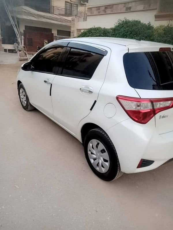 TOYOTA VITZ PEARL WHITE TOP OF THE LINE 3