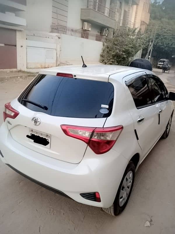 TOYOTA VITZ PEARL WHITE TOP OF THE LINE 9