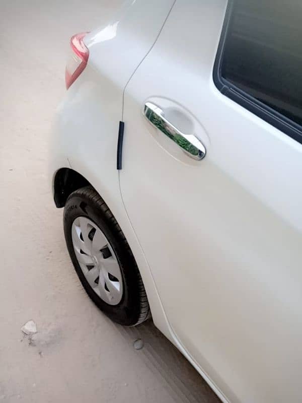 TOYOTA VITZ PEARL WHITE TOP OF THE LINE 14