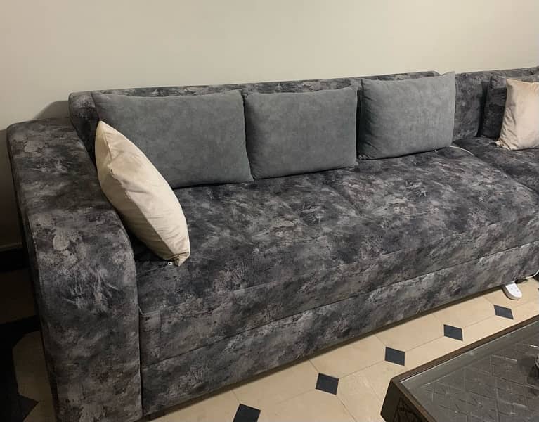 L- Shaped sofa / 6 seater sofa 0