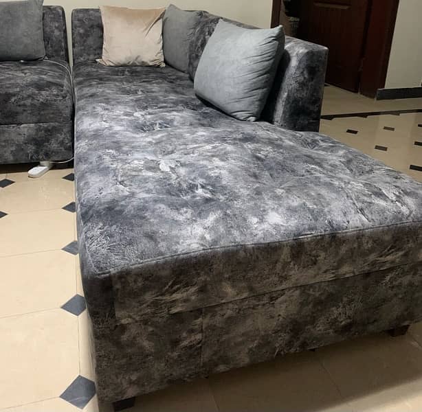 L- Shaped sofa / 6 seater sofa 1