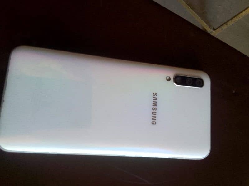 Samsung a50 4 128 used 4