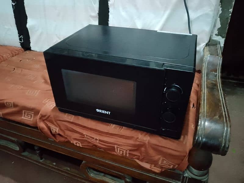 good condition microwave oven 0