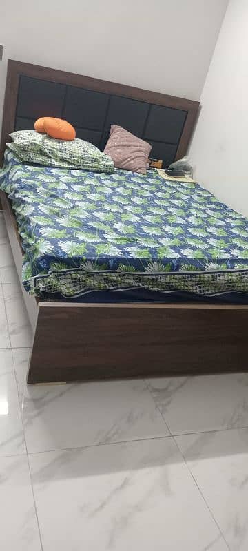 bed set formica 1