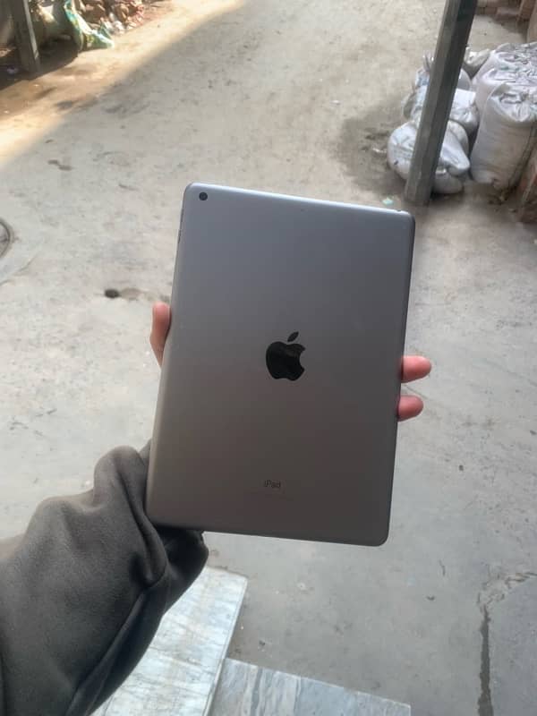 Ipad 5th generation 32gb 1