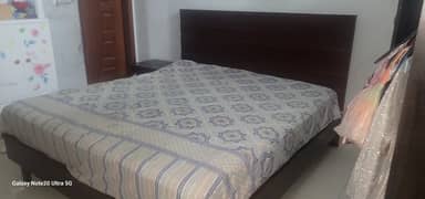 king size habit wooden bed