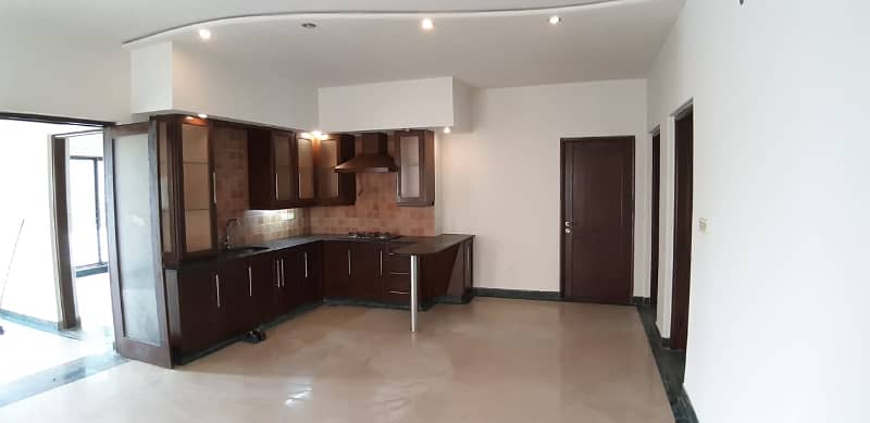 One Kanal Upper Portion with Separate Gate, Fully Independent Unit for rent in DHA phase 1 A block 4