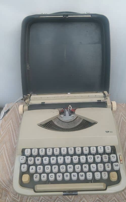 Typewriter | TP 1100 0