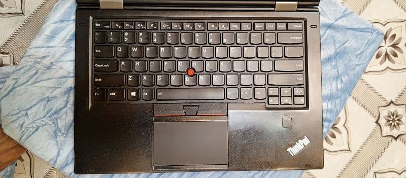 Lenovo X1 yoga i5 6th gen. 4