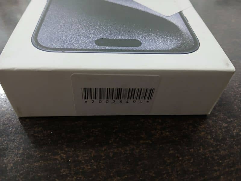 box packed Iphone 15 pro max 5