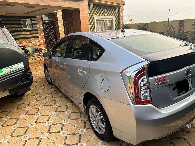 Toyota Prius 2015 1