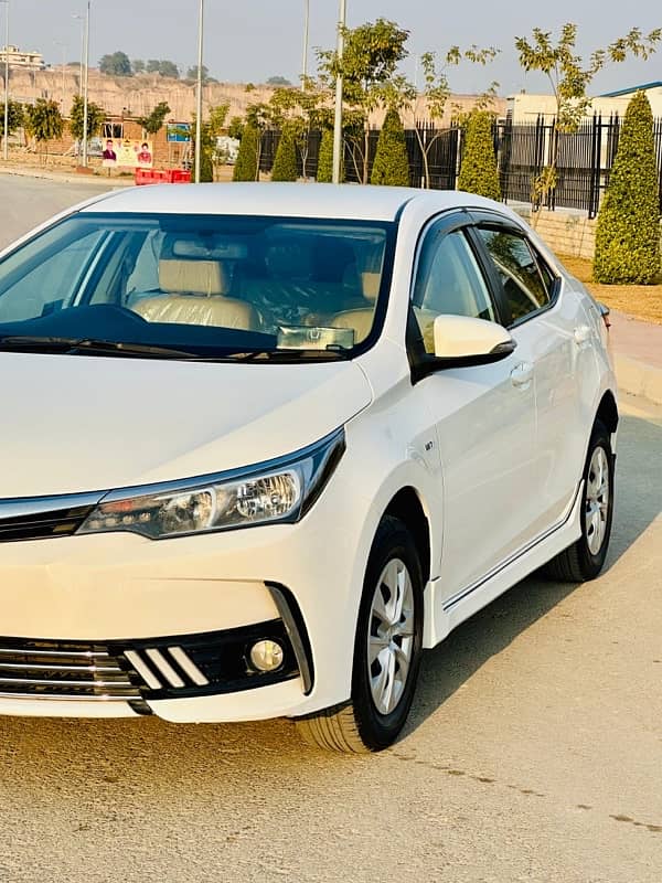 Toyota Corolla GLI 2018 special edition super white b2b 100% 5