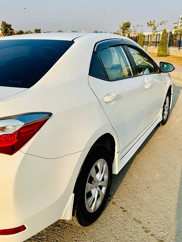 Toyota Corolla GLI 2018 special edition super white b2b 100% 6