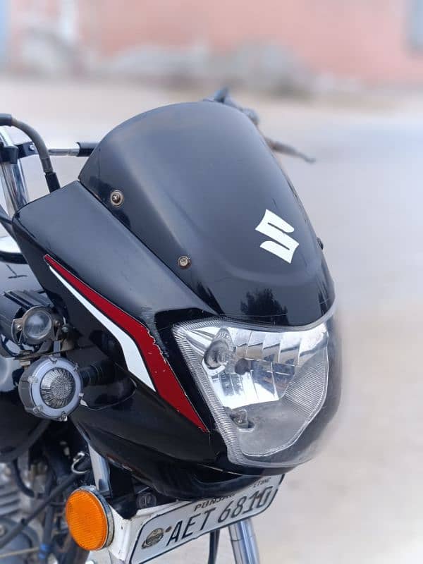 Suzuki 110s Black Colour 1