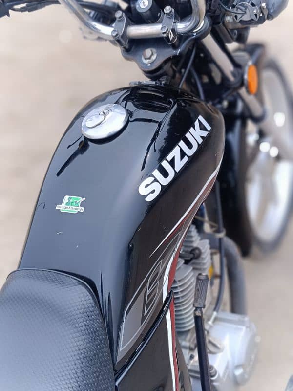 Suzuki 110s Black Colour 2