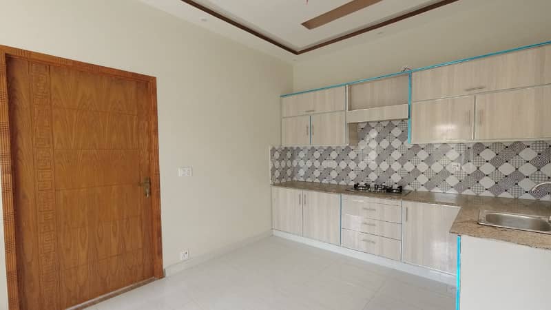 Brand New 2.5 Marla House In Iqbal Park Main BULEVARD Dha Available For Rent 8