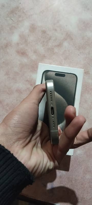 iPhone 15 pro jv 256 GB natural titanium 1