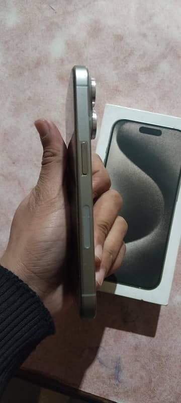 iPhone 15 pro jv 256 GB natural titanium 4