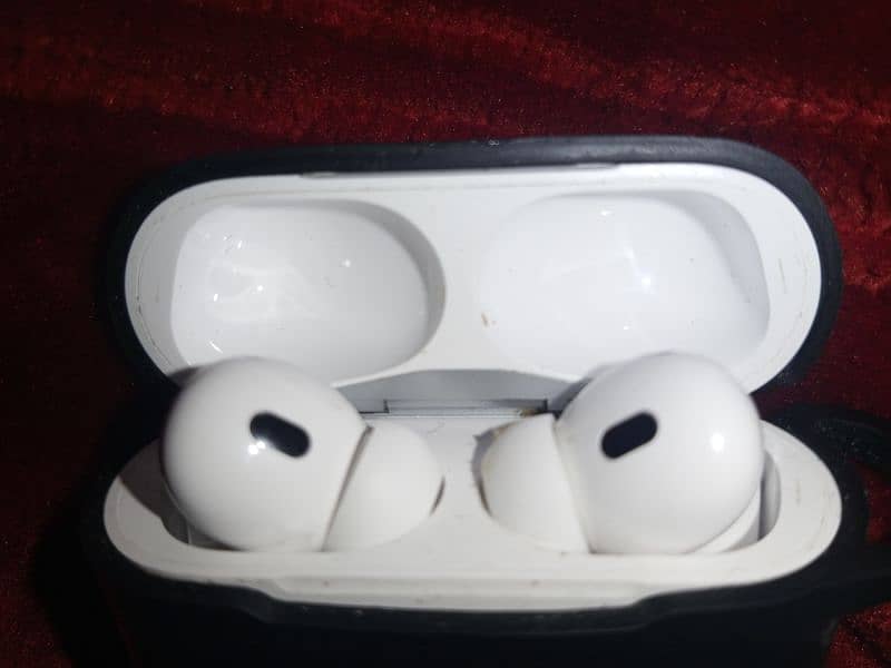 Earbuds Brand New with cover 0