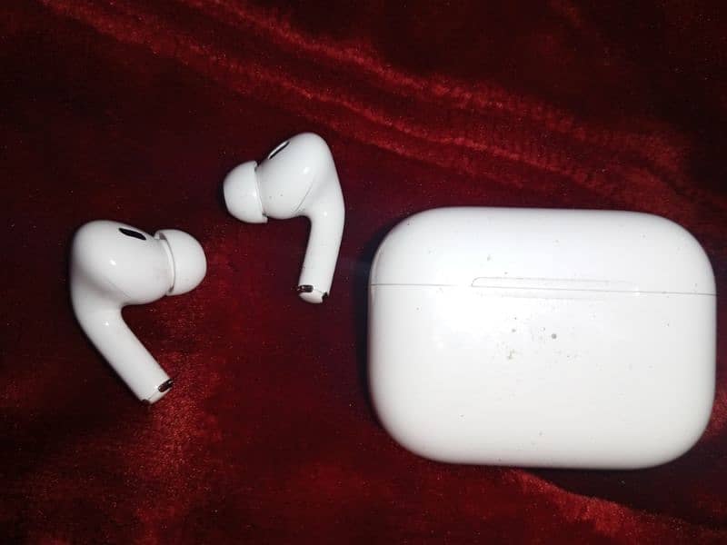 Earbuds Brand New with cover 7