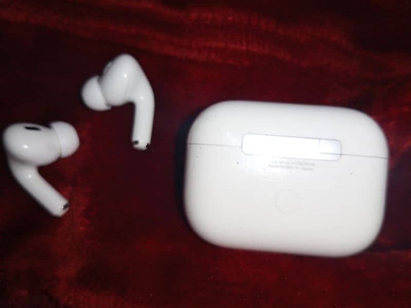 Earbuds Brand New with cover 8