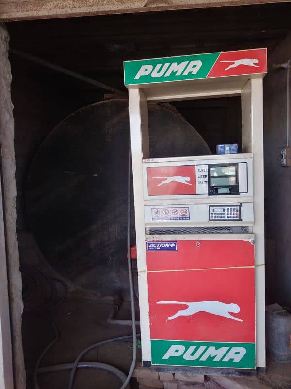 Petrol filling machine and 30000 litre tank. 0