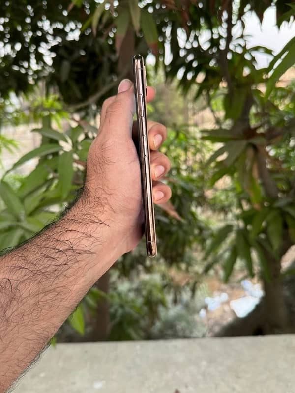 iPhone xs max 256gb pta approved FU gold 3