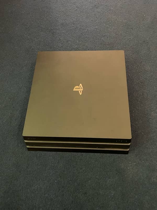 PS4 PRO 1TB 4