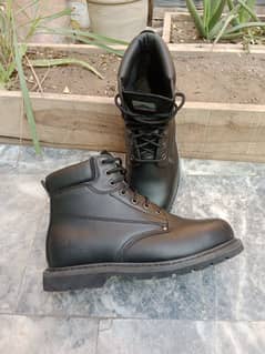 Imported Portwest Oil-Resistant Safety Boots - Size 9