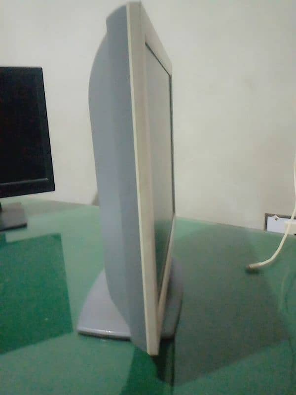 LG monitor Length"15"Inch width"13"inch 4