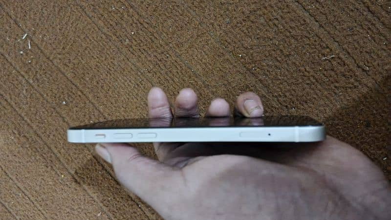 iPhone 12 white colour condition 10/10 1