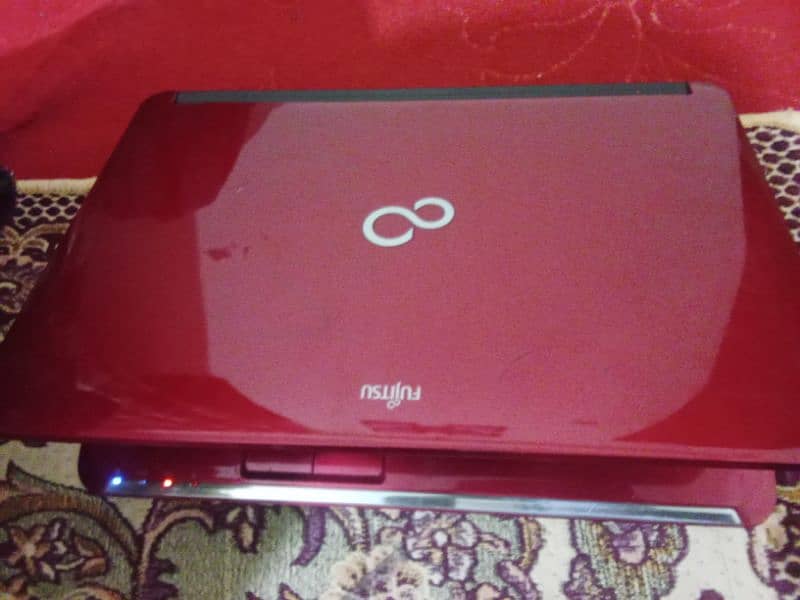 Fujitsu Laptop 4+700gb 0