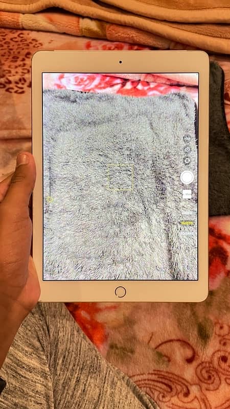 I pad air 2 golden colour slightly used never opened or repaired 3