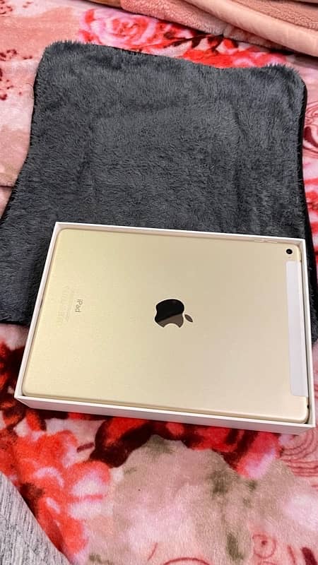 I pad air 2 golden colour slightly used never opened or repaired 11