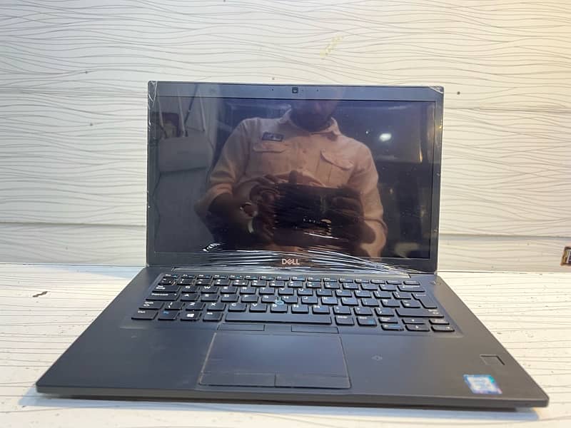 Dell 7490 Core i7 8th Generation touchscreen 1