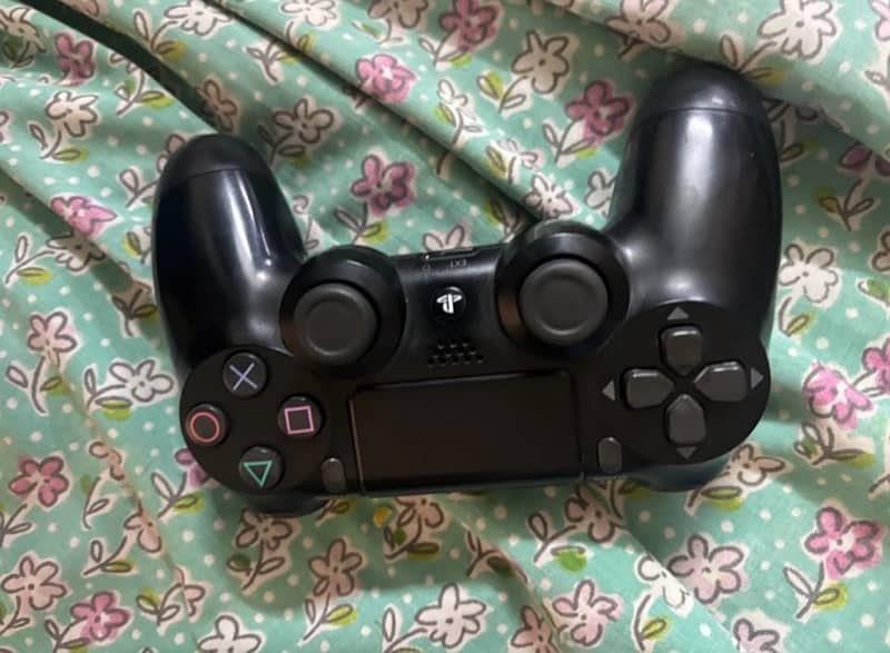 ps4 500g full genuine and with original controller and box 1