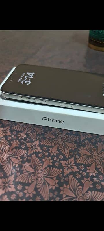 I phone 15 pro Max  Natrual titinume  dual sim pta approved 4