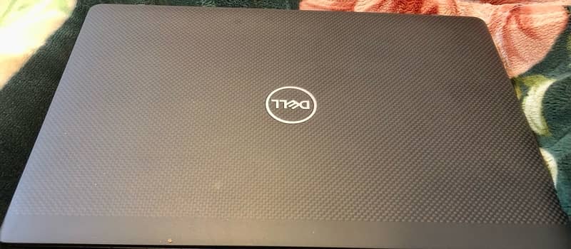 Dell  Latitude 7400 2