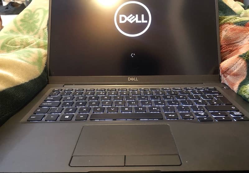 Dell  Latitude 7400 3