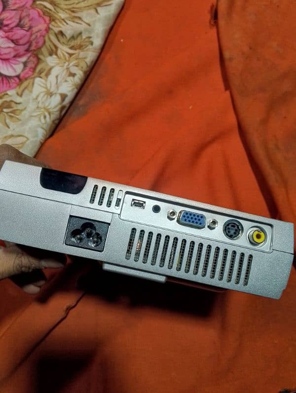 PLUS V-332 Projector XGA Portable Projector 5