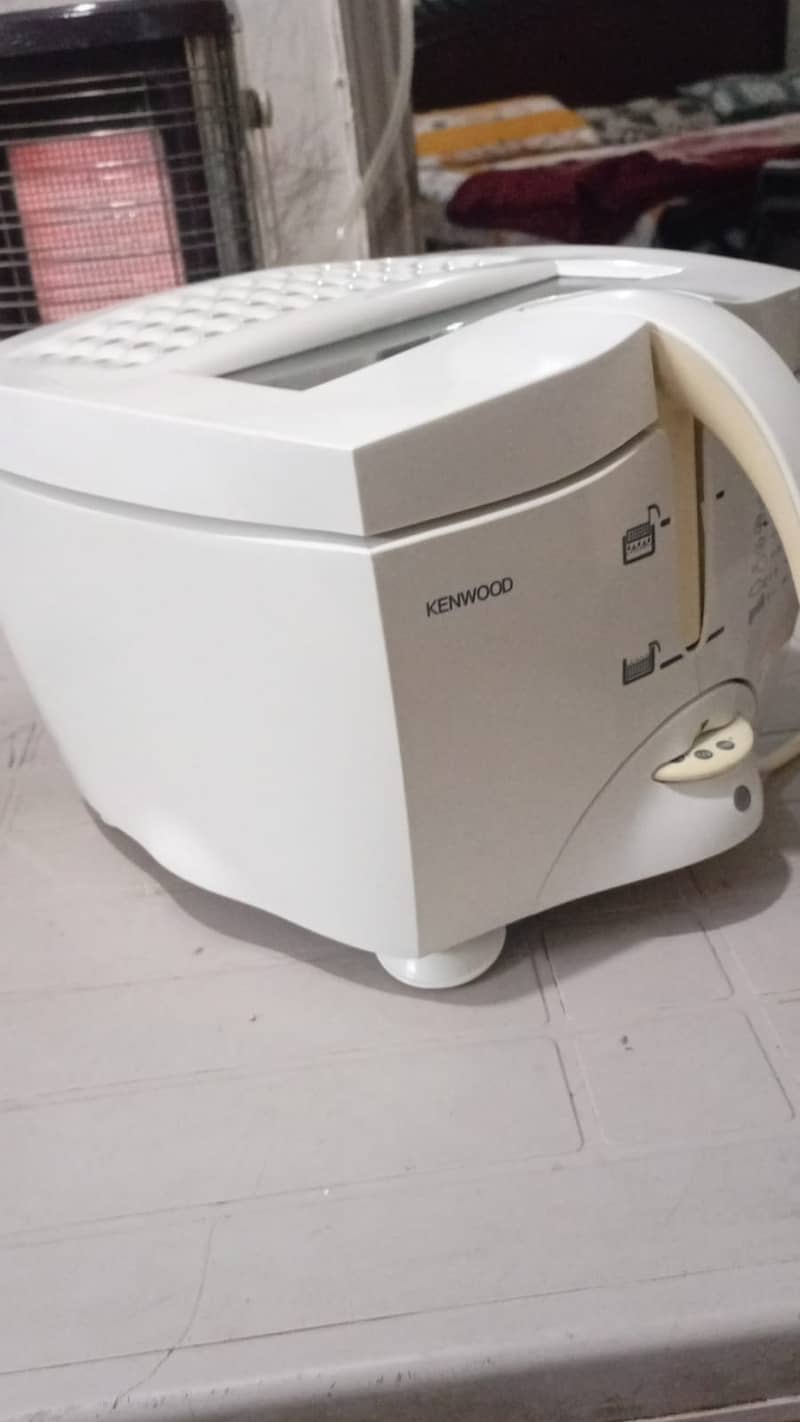 Kenwood deep fryer A condition . ( model no FDM 280) 0