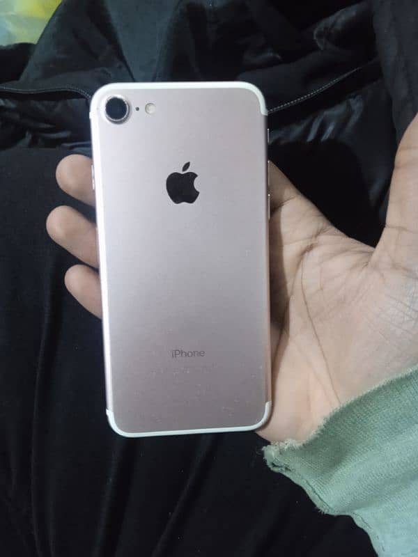 Rose Gold iPhone 7 128Gb 1