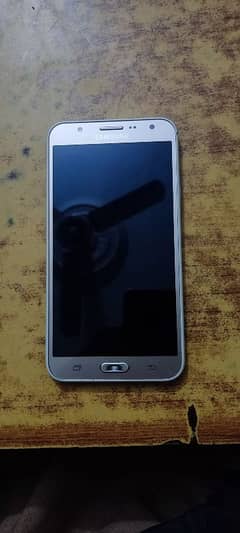 Samsung J7 in good condition