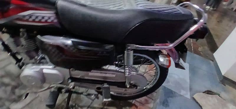 urgent sale Honda 125 new condition 1