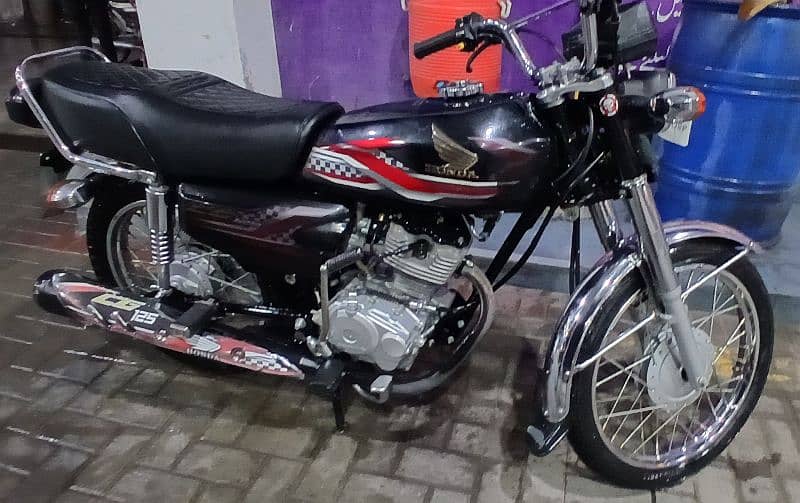 urgent sale Honda 125 new condition 4