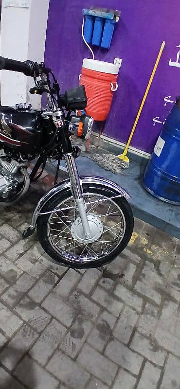 urgent sale Honda 125 new condition 5